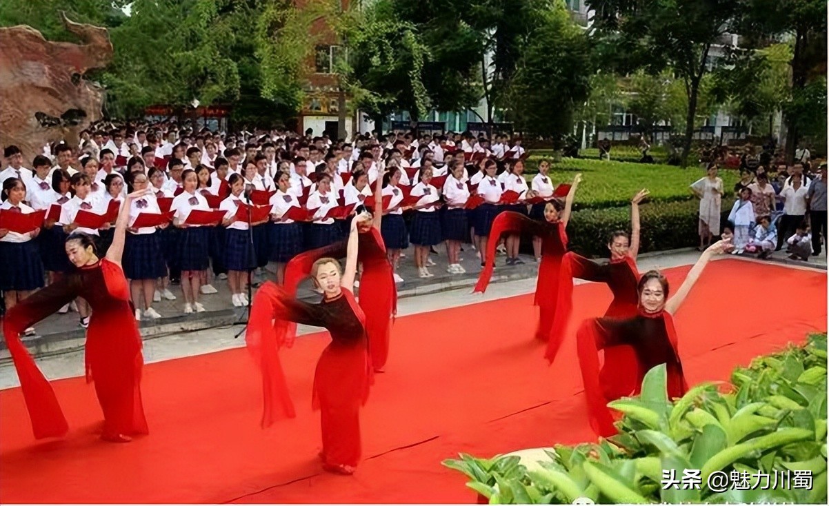 在开初篮球比赛时间是多少(高中“三点一线”太单调？犇犇鹏鹏带你领略“绵实五大校园节日”)