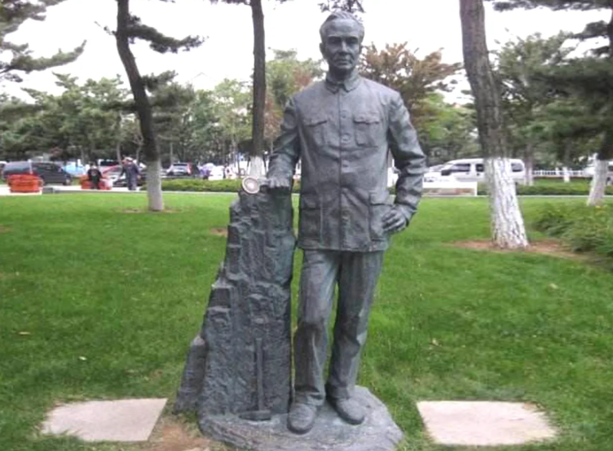 马云雕像在“废墟”中被发现？杭师大给出回应，竟然是个乌龙