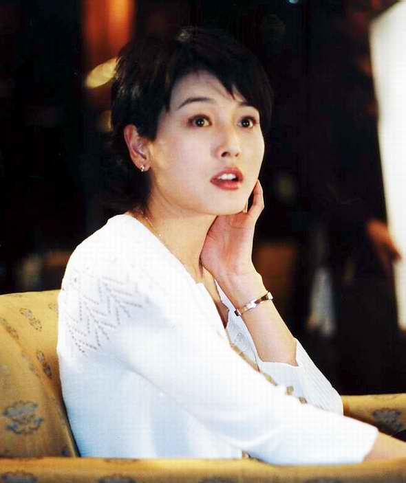 女神张延才是人生赢家，女儿可爱漂亮，大5岁丈夫将她宠成了公主