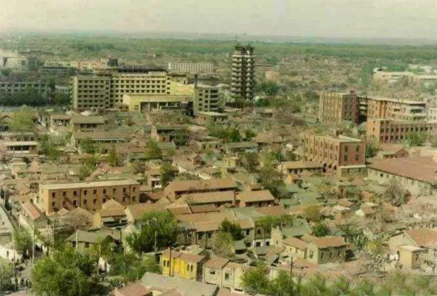 24岁外国女大学生倒追45岁农民工，今已成婚生子，计划在成都买房