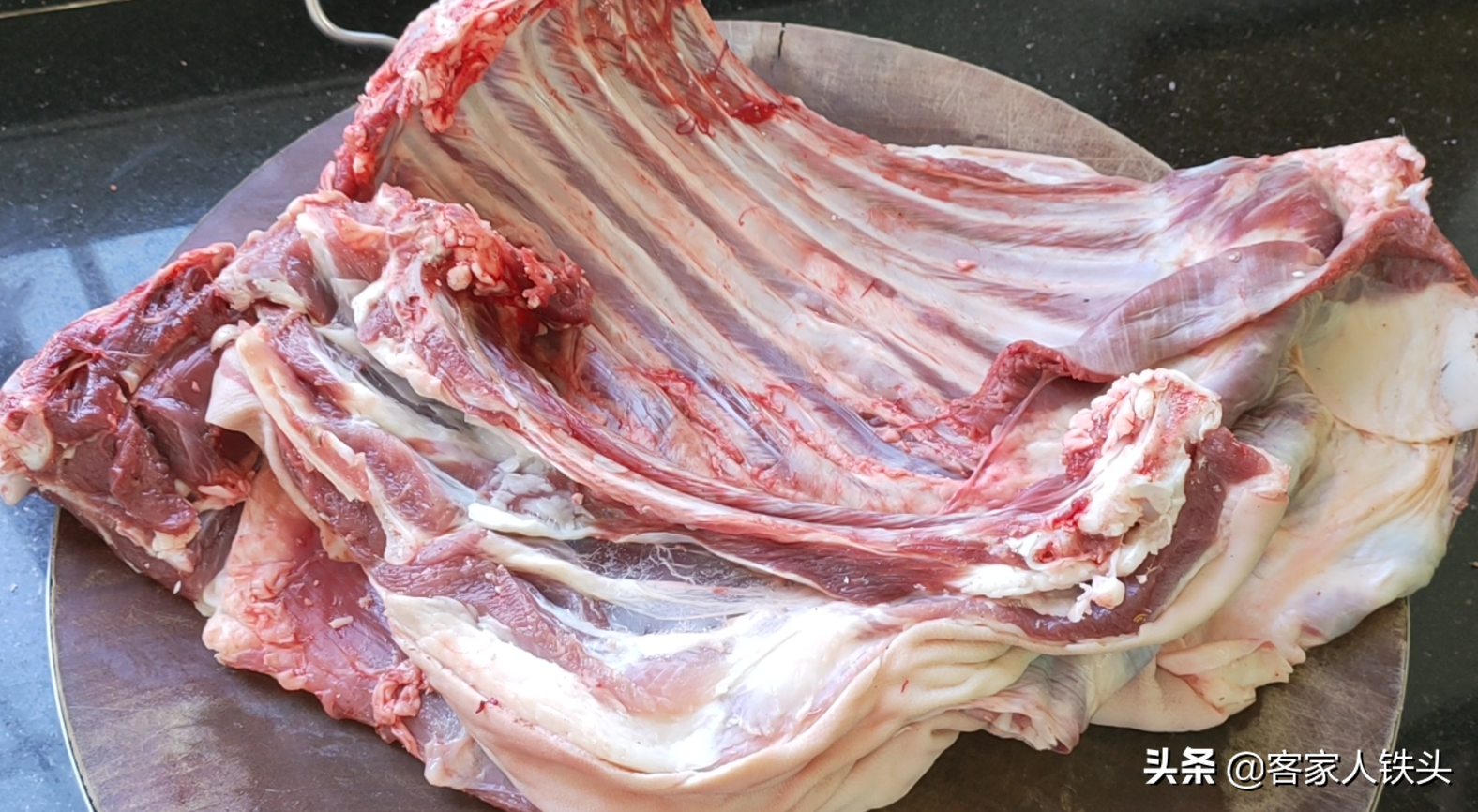 广式羊肉煲正宗做法，掌握好关键一步，皮爽肉香味美，越吃越过瘾