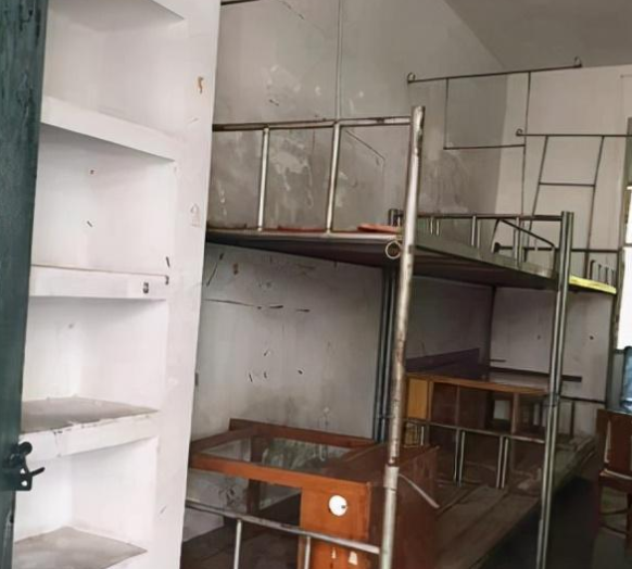 全国“寒酸”大学宿舍排名，越看越扎心，堪比真人版“荒野求生”