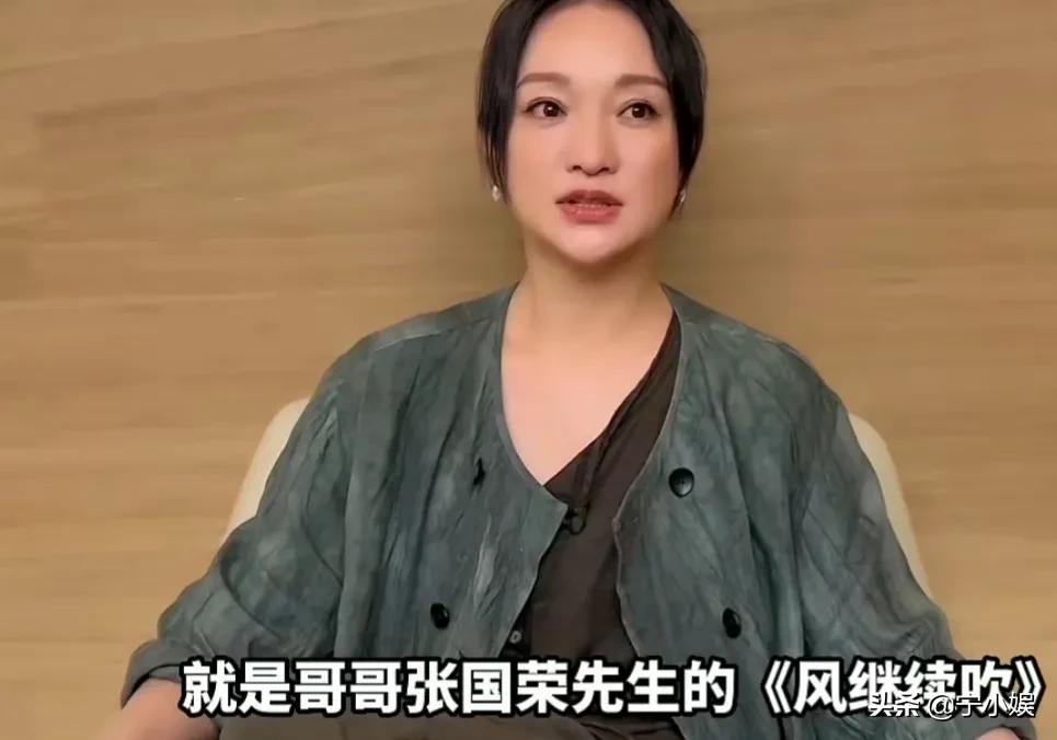 蓝羽大秀琴艺，卢靖姗唱歌受阻，胡兵自曝冷知识：这场晚会太精彩