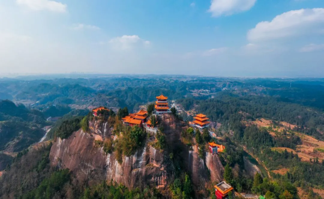 "太平山风景区"位于湖南省龙山县境内,距县城仅5公里.