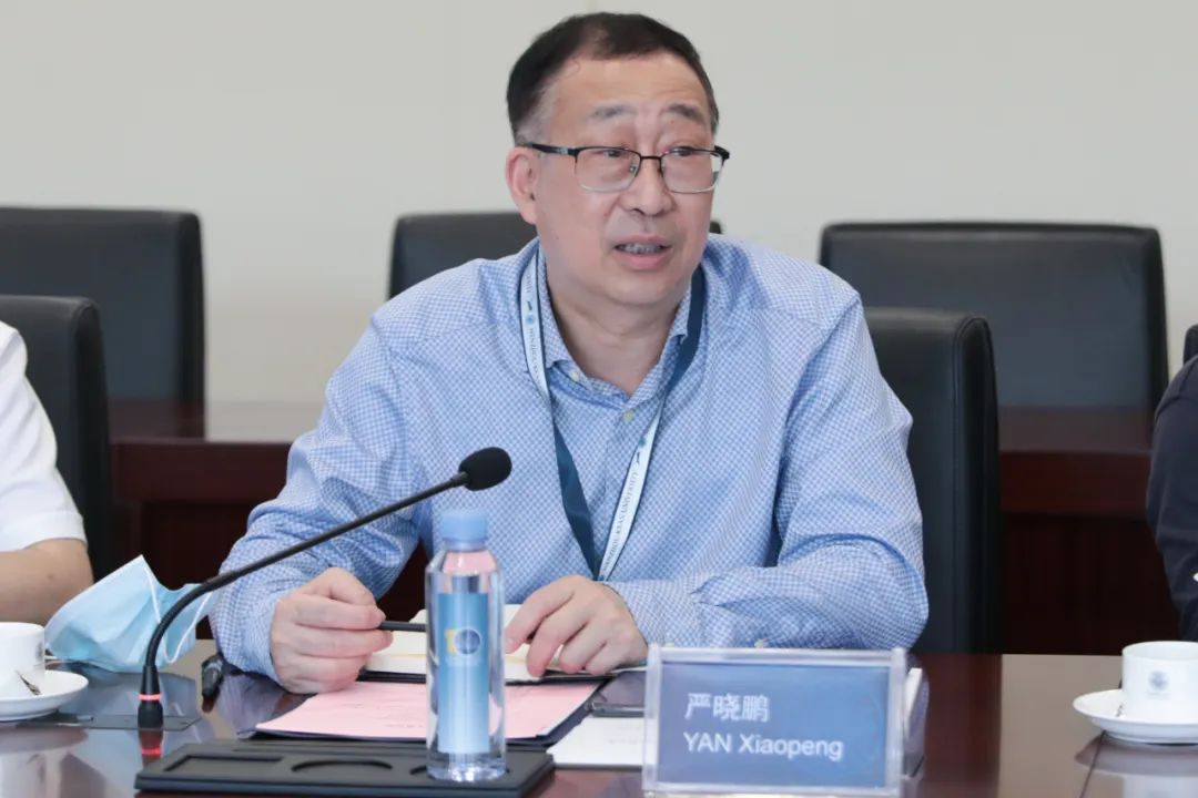 青山控股集团一行来访温州肯恩大学