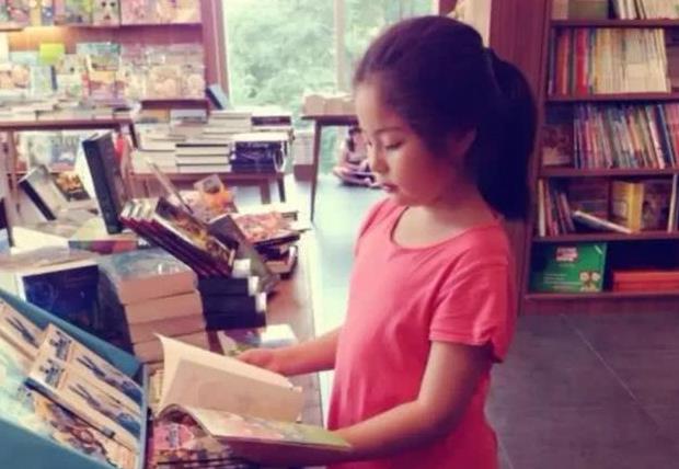 离婚13年后，连奕名和陈佳妍的生活状况有何不同？