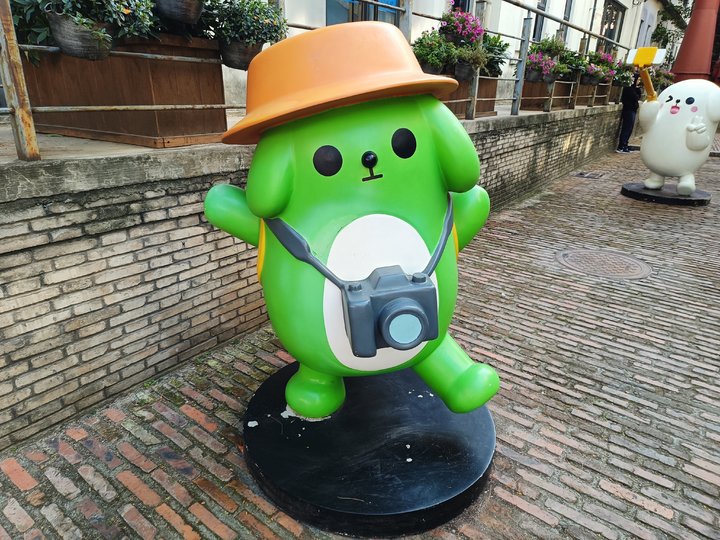 OPPO Reno7 Pro 评测：超感光猫眼镜头会发光