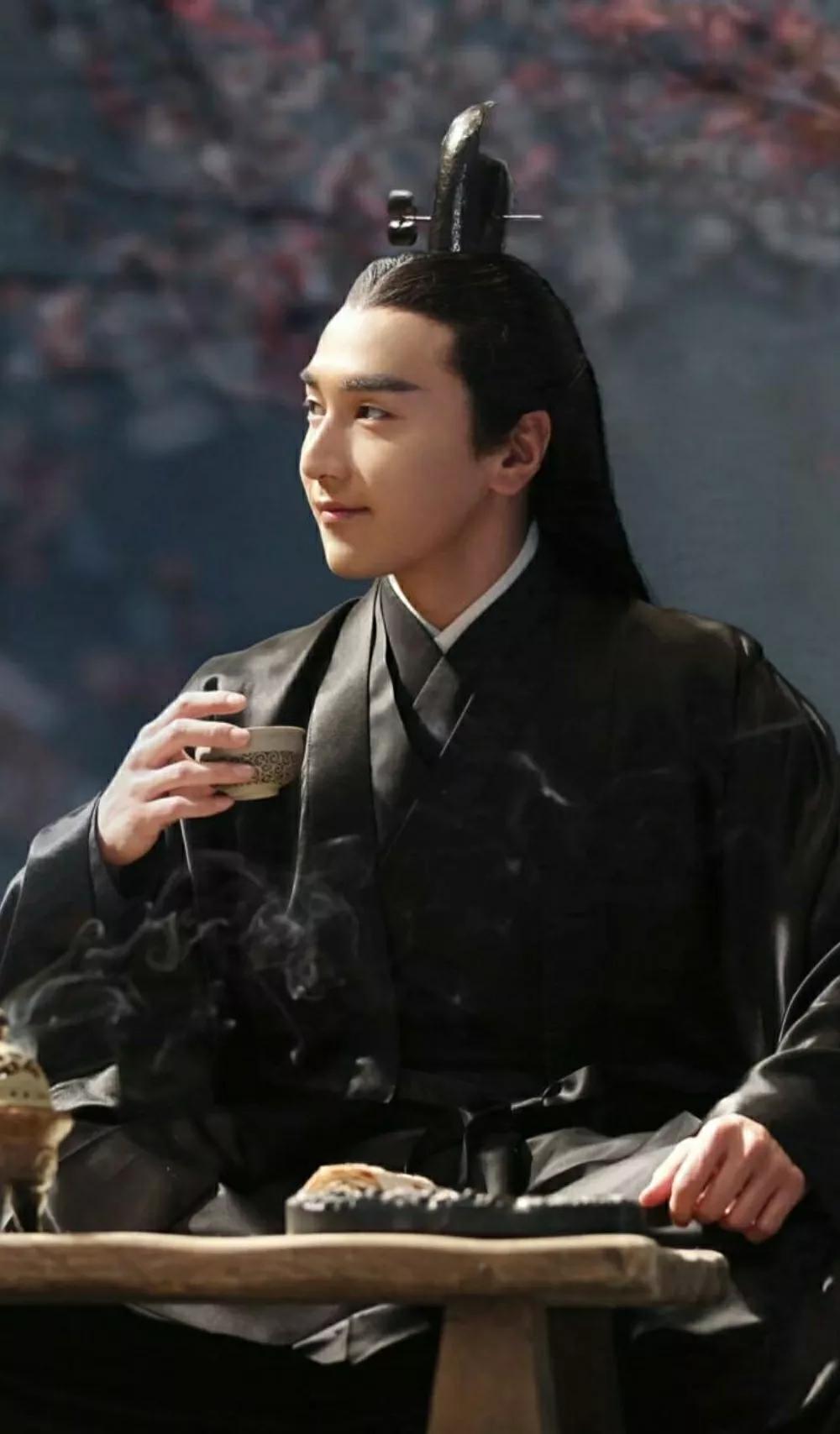 看墨渊夜华第一眼谁先动了情