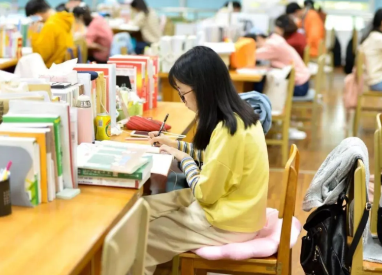 2022考研学生需了解，这些院校将不再提供宿舍，读研成本又增加了