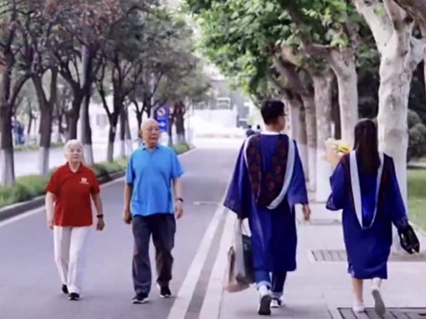 男生的话“刺耳”又现实：读过大学和没读大学的女生，差距摆在那