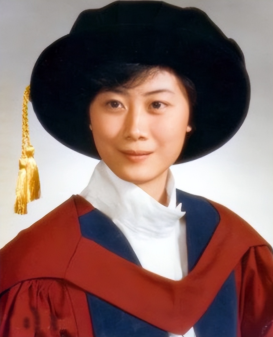 她被称为最美女院士，38岁当选中科院院士，有两件事对他影响最大