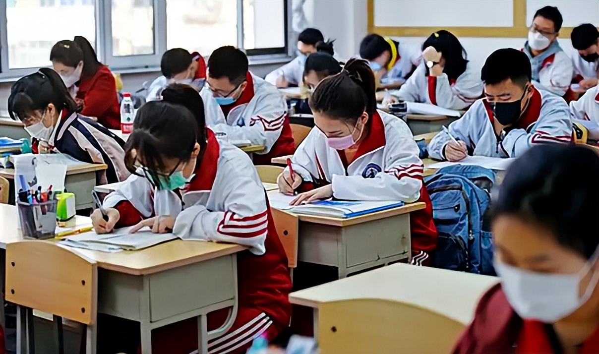 为啥高考规定用2b铅笔？看过扫描试卷心中有数，不当回事真吃亏