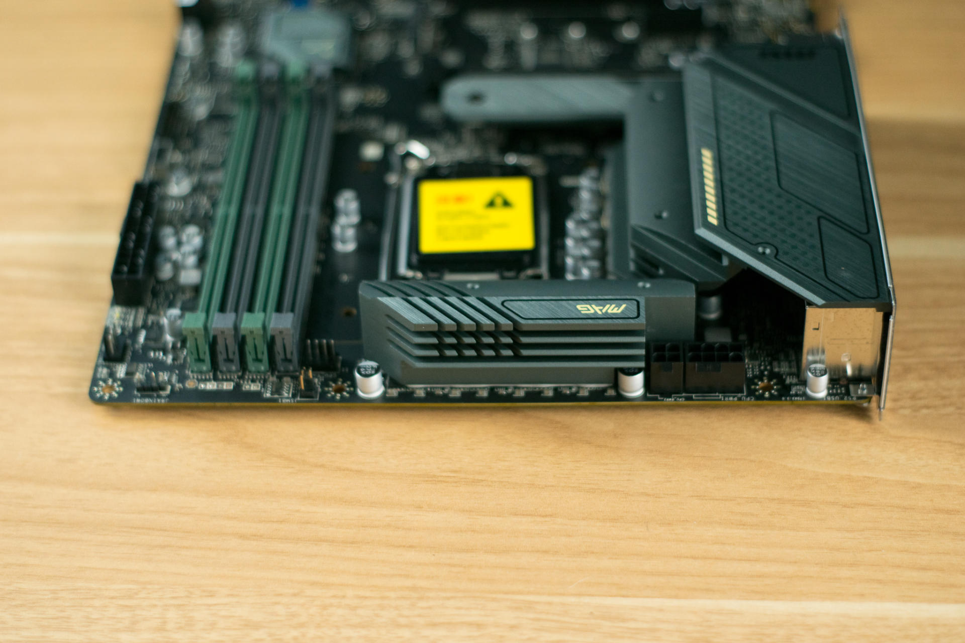 仅中国大陆特供，英特尔这CPU意图何在？i5-12490F+B660主板实测