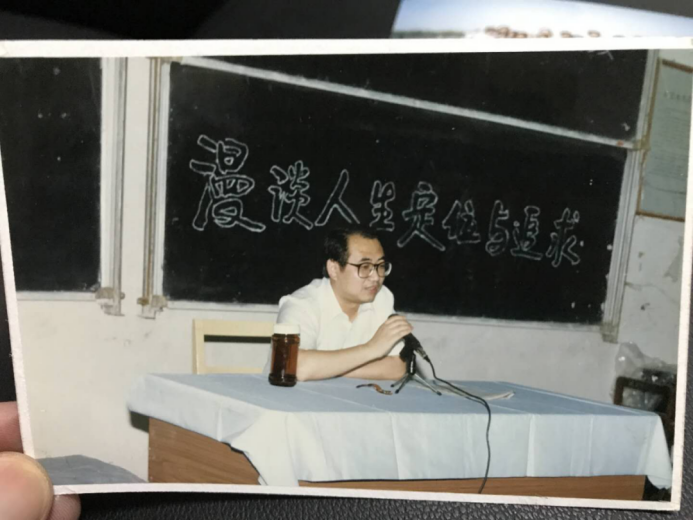 他曾是工厂钳工，被湖北高校破格录取，师从“院士级”名师，多次登上央视！