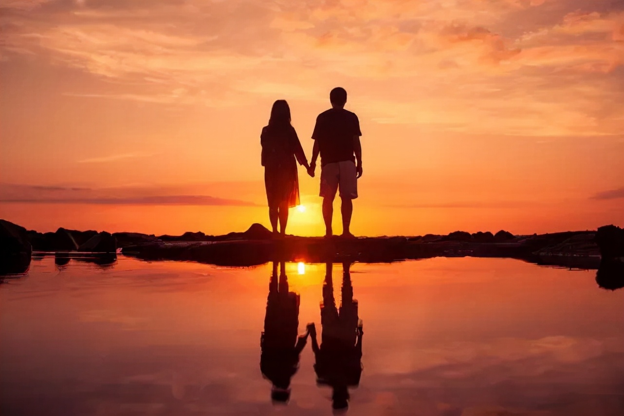 空姐搭车偶遇富二代，被海誓山盟冲昏头脑，最终让渣男骗财又骗色