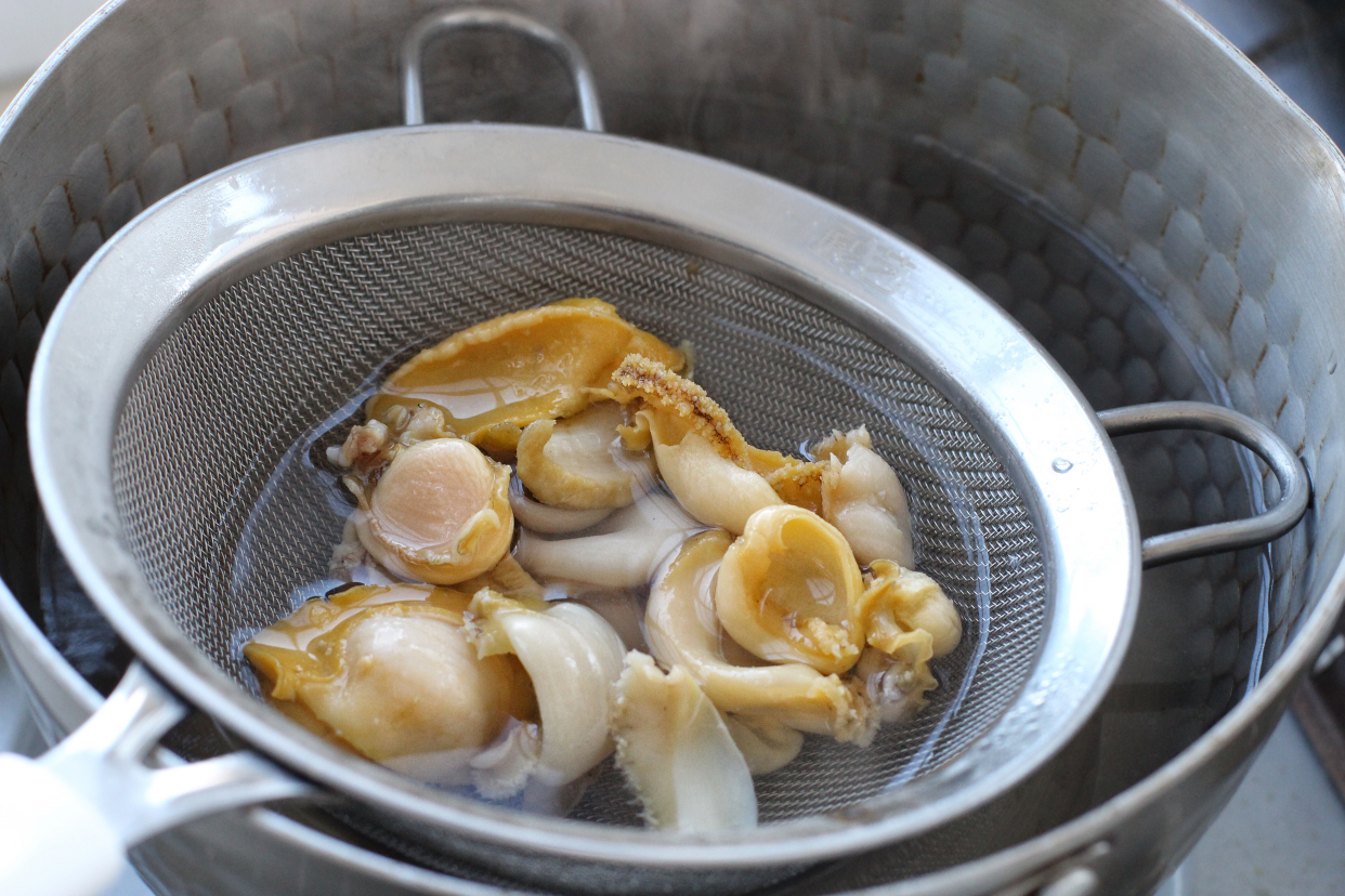 年夜饭餐桌上不能少了这道吉祥菜，脆爽鲜美原汁原味，开胃又解腻