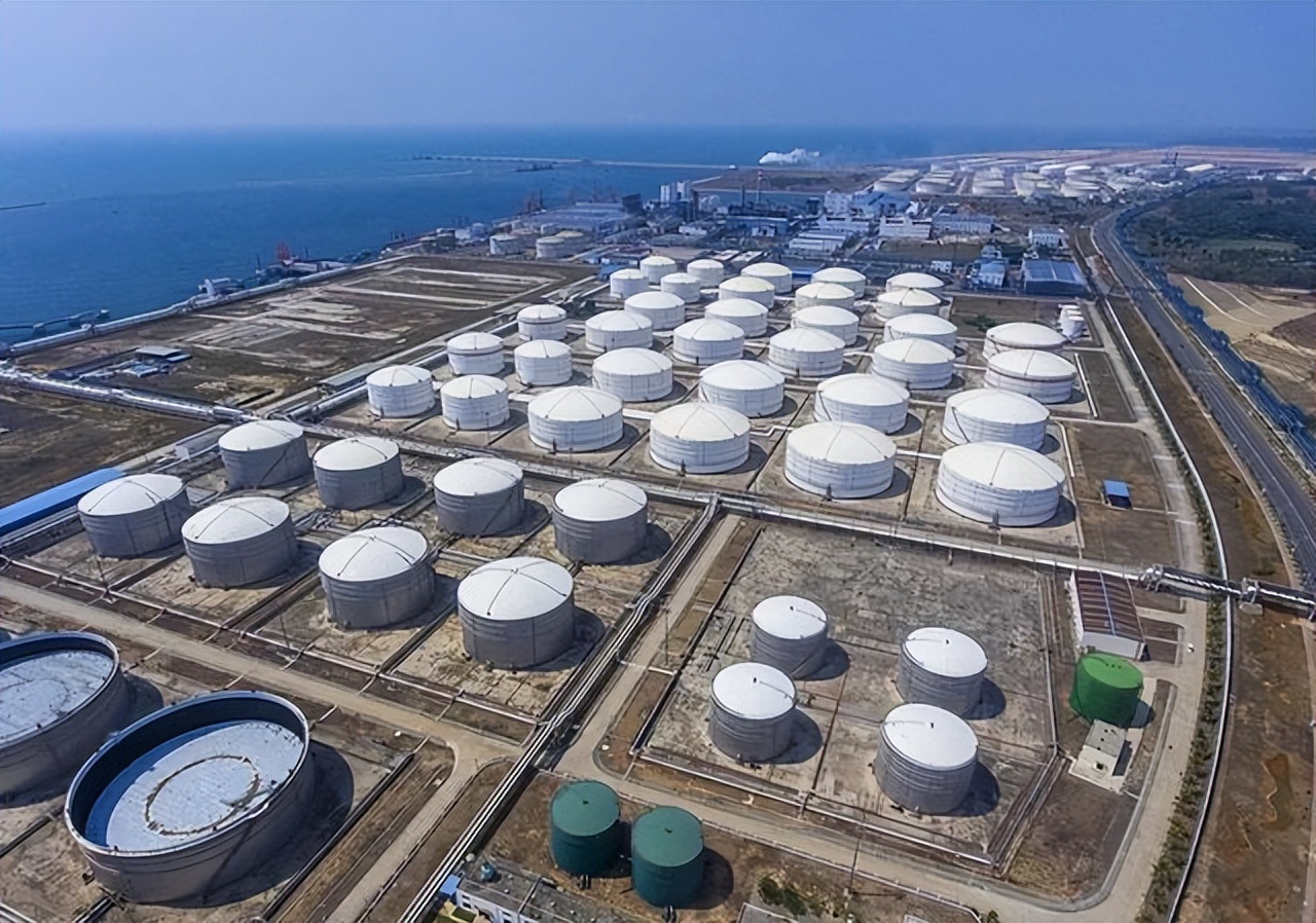 2022年第七次油价调整即将开启！要加油的车主，可以再等等