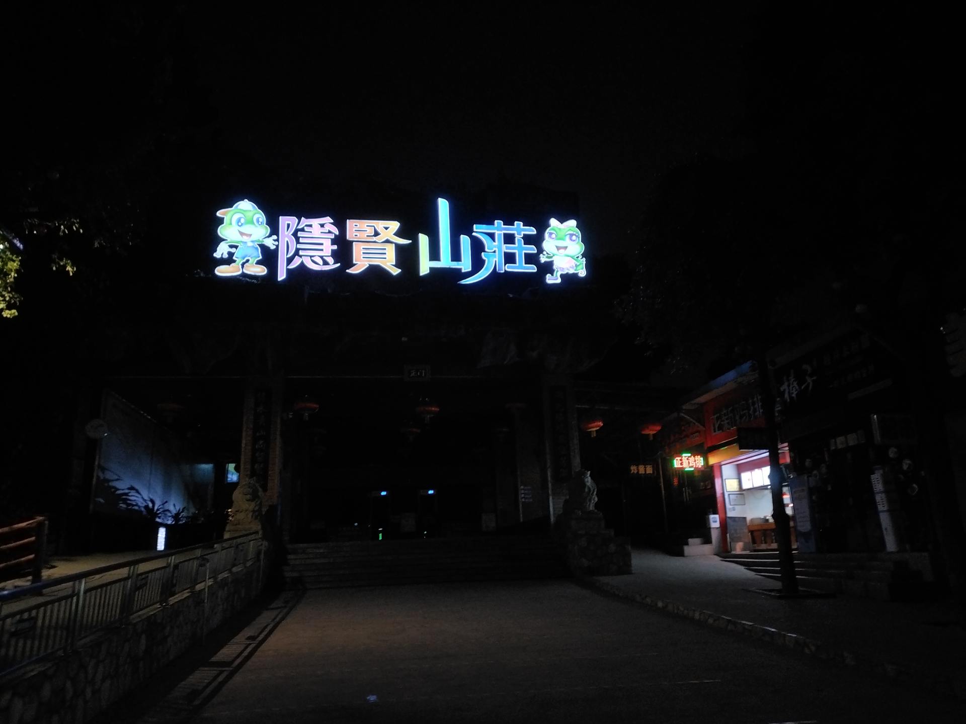 1.5米摔不烂水浸不坏的三防手机，热成像夜视，关键时刻能保命