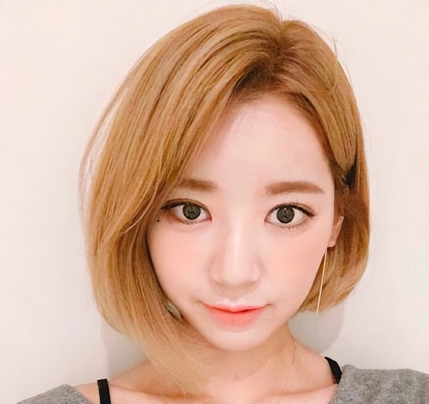 不留刘海也好看的3种女生发型,时尚减龄又显脸小,简约又显气质