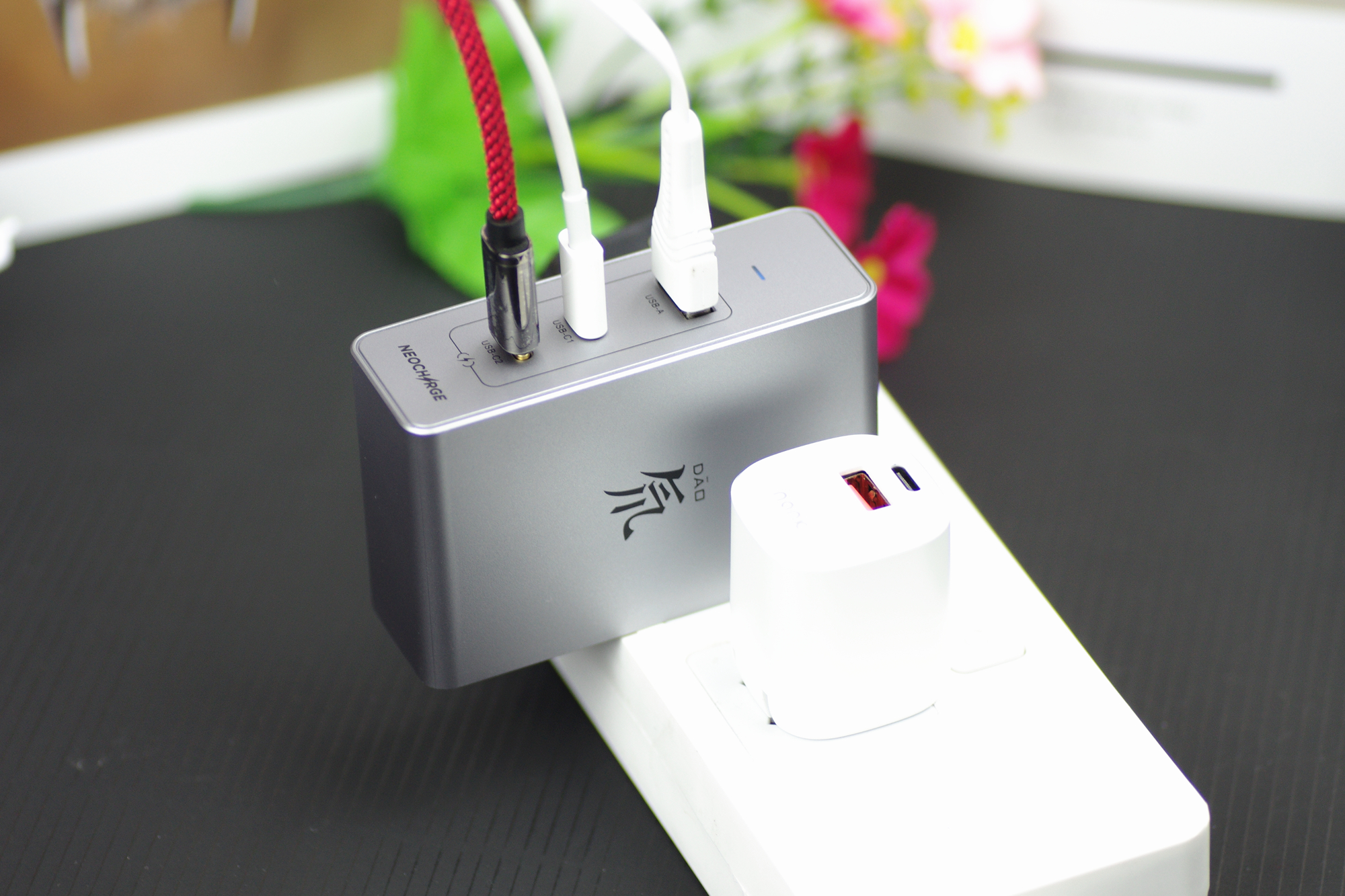 强悍闪充，以一敌三，努比亚120W氮化镓充电器体验