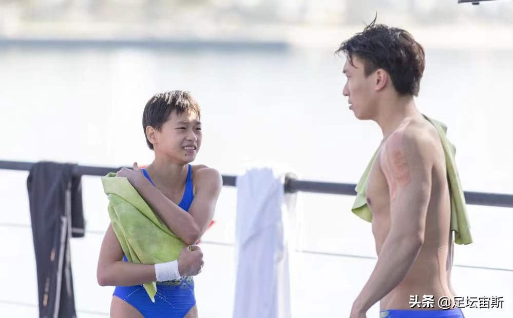 离开西亚！全红婵顺利回国，出国10天挣1万多奖金，泳联主席追星