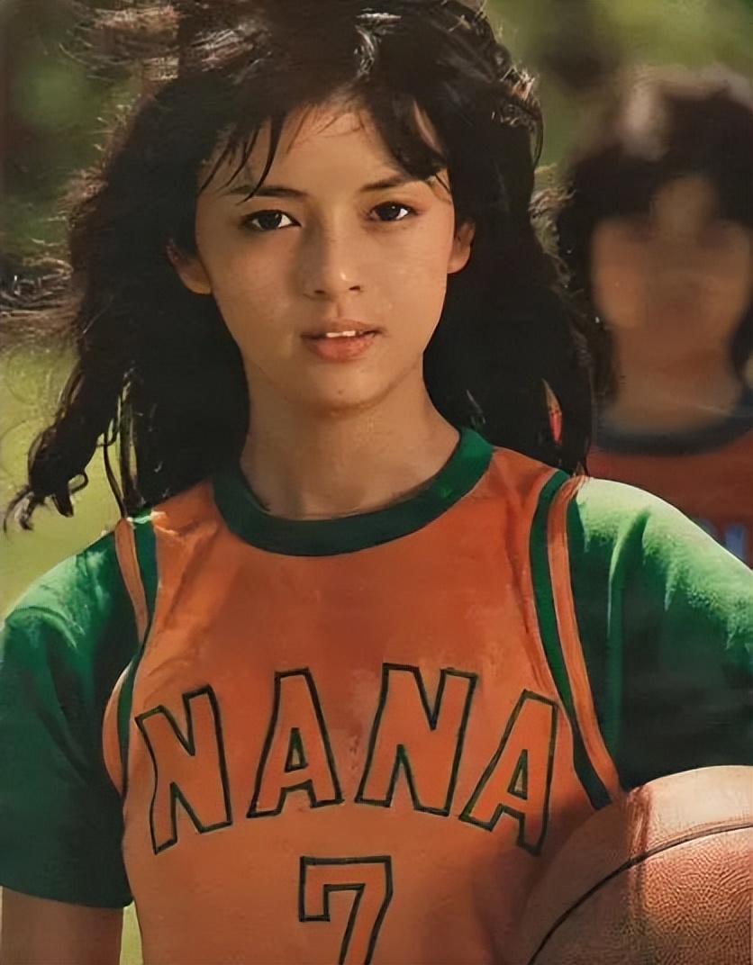 她是昭和顶级美人，美貌惊为天人！63岁至今未婚，优雅爆棚