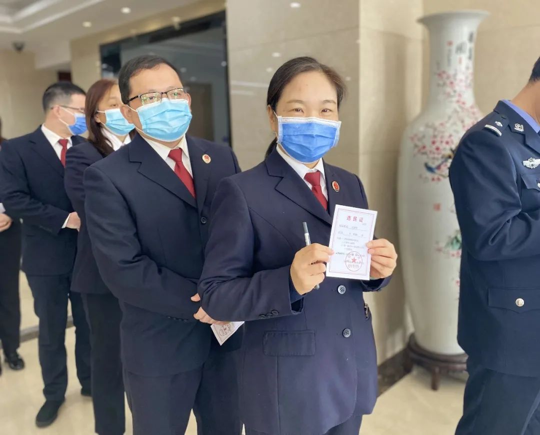 聚焦人大换届选举丨市检察院选民投出庄严一票
