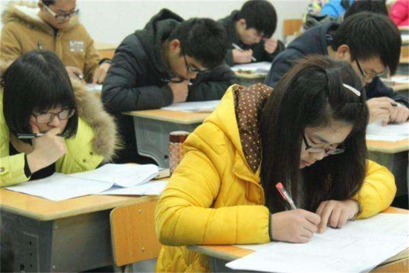 “学神”王端鹏：高考成绩749，仅差一分满分，怎么做到的？