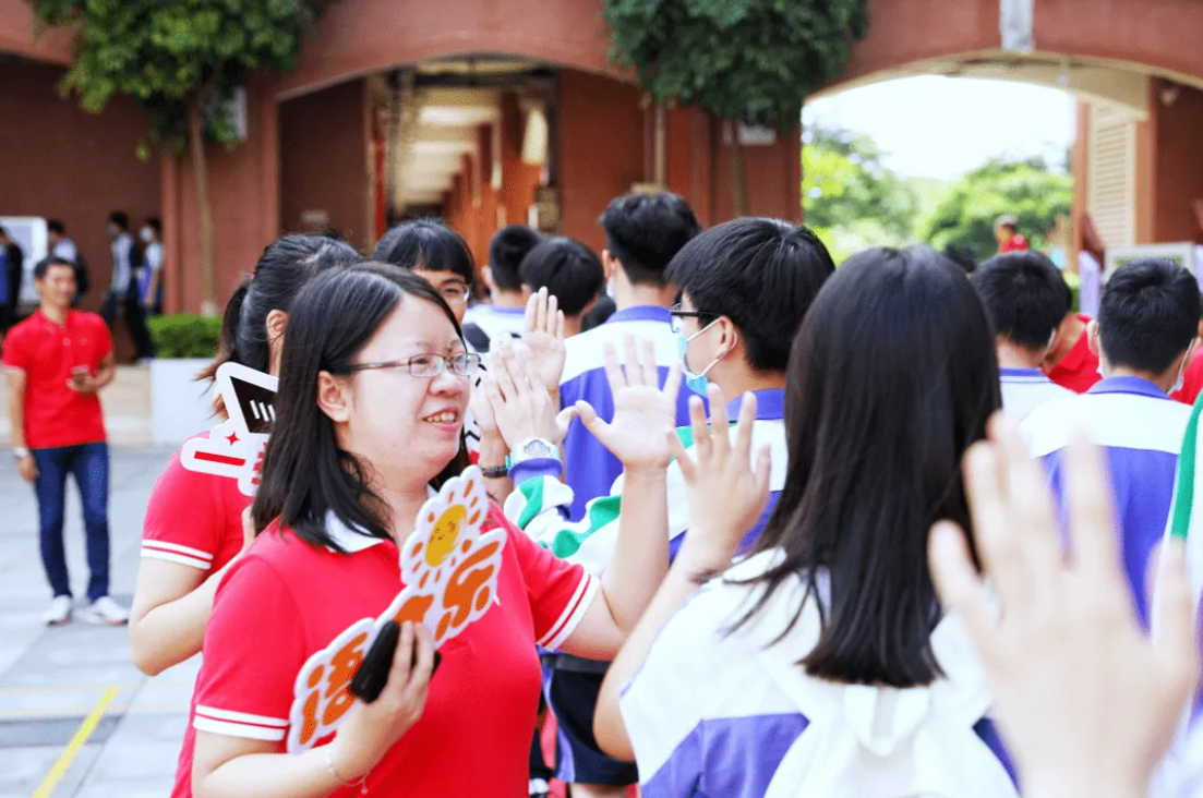 高考当天不建议“穿校服”？高三老师说出答案，尖子生更要注意