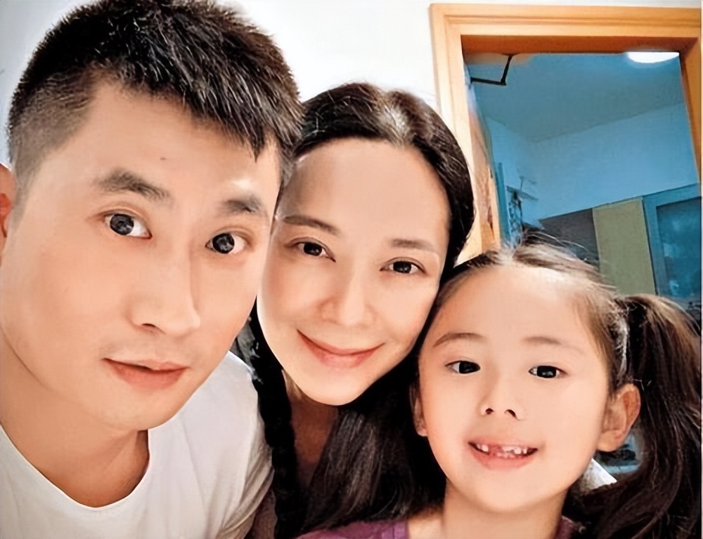 8位嫁到内地的女港星，有的连生三胎幸福美满，有的被婆婆嫌弃