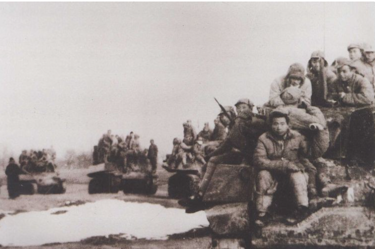 89年邓小平接见二野战友，见到杨国宇愣了愣说：这不是杨大人吗