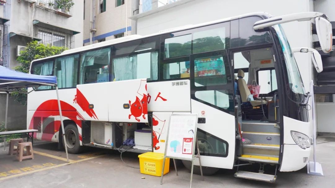 「白衣传情，为爱之名」犍中医无偿献血28100ml