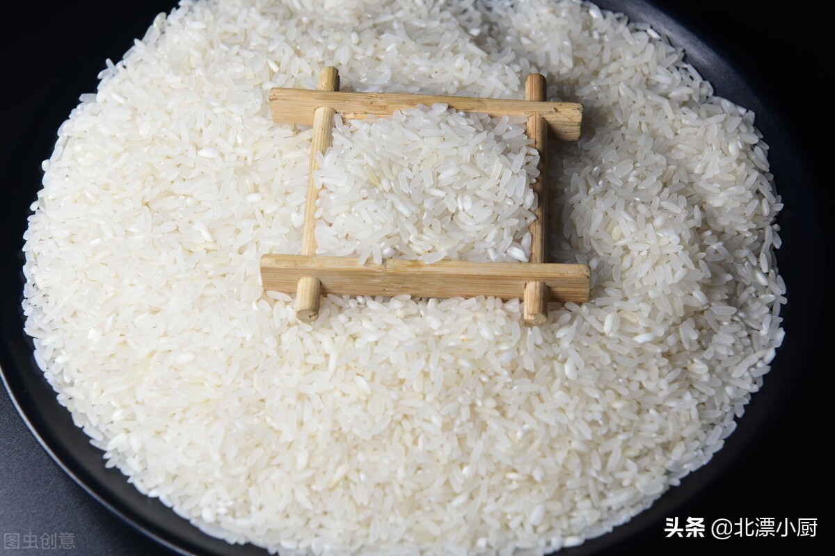 買大米，別管價格高低，認準米袋“3行字”，挑到優質好大米