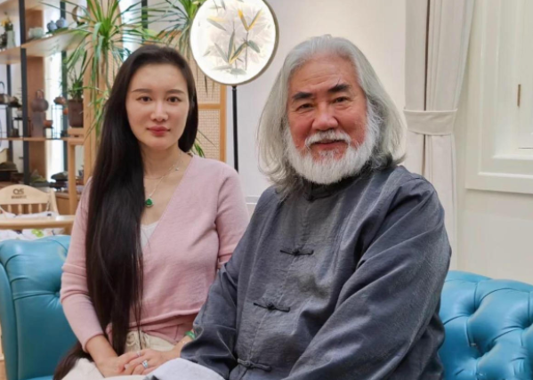 年龄不是问题！这些娱乐圈“老男人”，为何妻子越换越年轻？