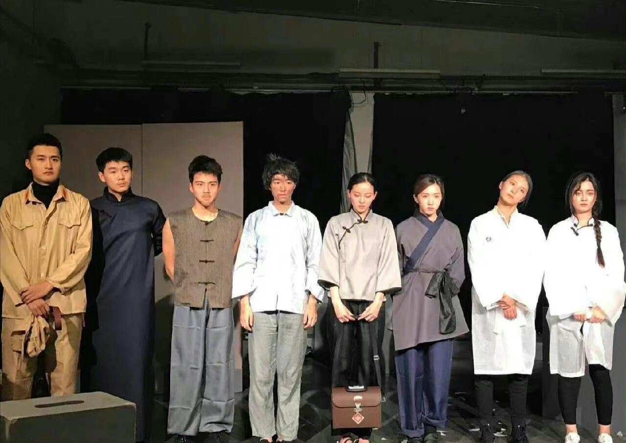 王俊凯的战损妆上热搜，但粉丝都觉得大可不必，不要搞笑男人设