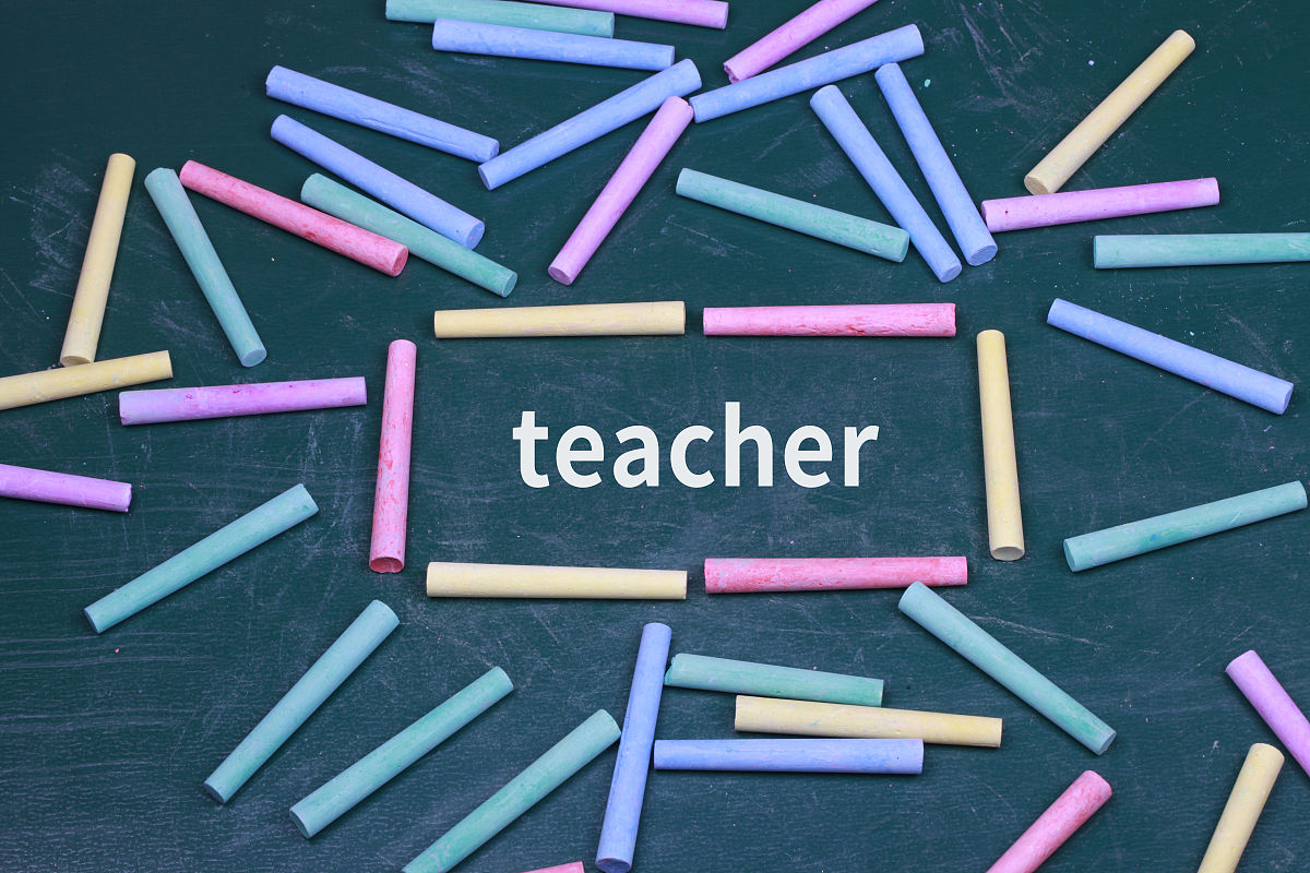 公立学校的合同制老师可以一直干下去么