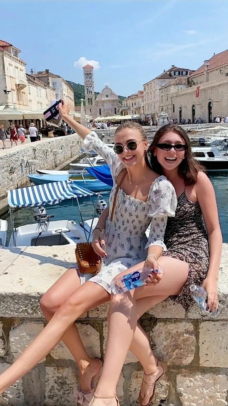 《支离破碎》女演员莉莉·库拉格