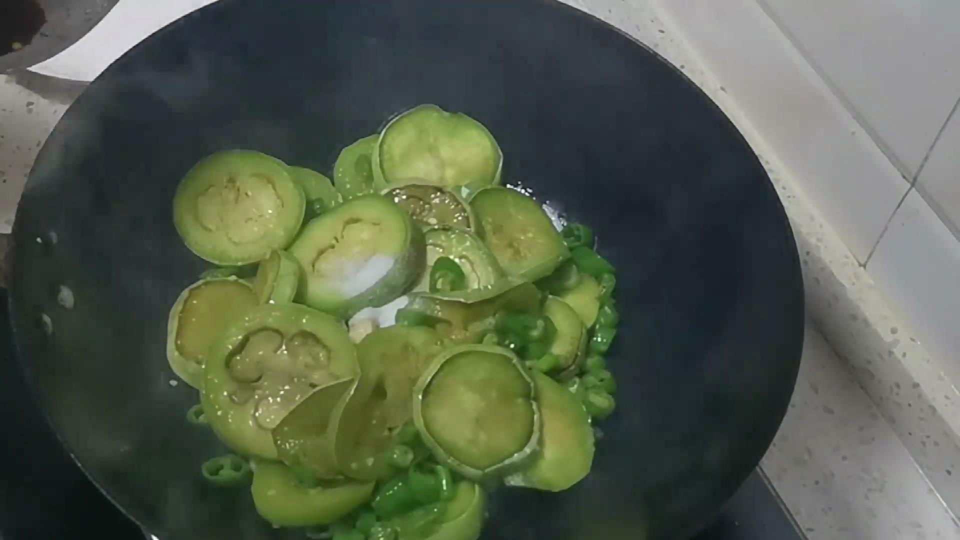 茄子这样做，简单少油，焦香软糯，非常好吃