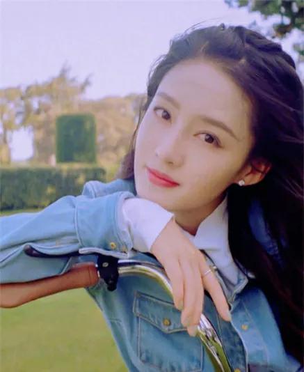 李沁：清新脱俗，气质独特，妩媚动人，魅力十足