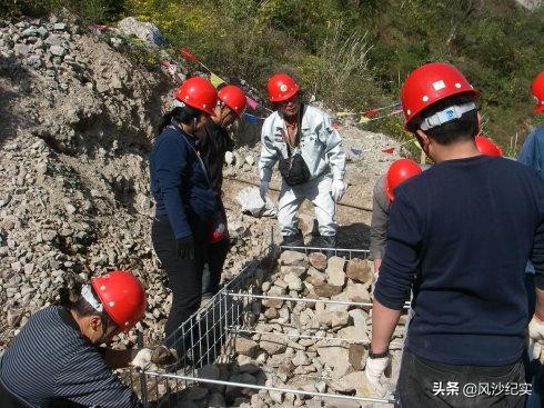 救灾英雄负伤，妻子卷走118万补偿款与人私会，偷换药物蓄意谋杀