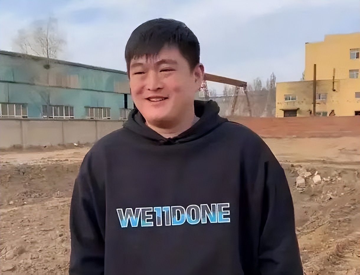 赵本山的公子赵一楠花几百万买条狗，贫穷真的限制了俺的想象