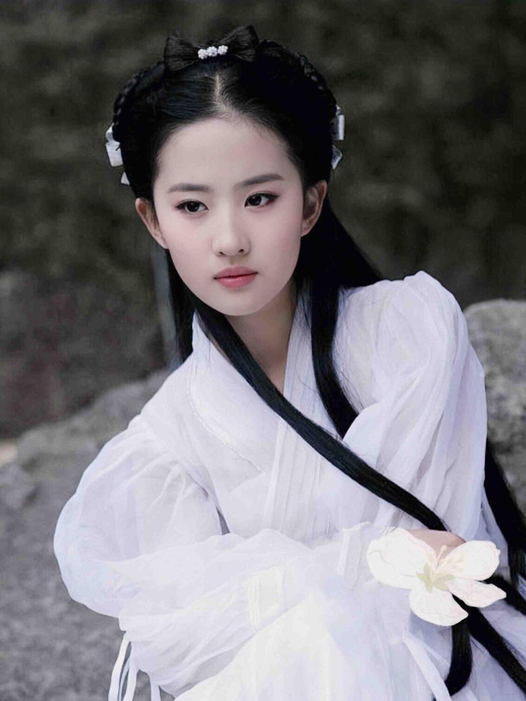 18年前刘亦菲的骑马照，感慨女娲是真的偏心