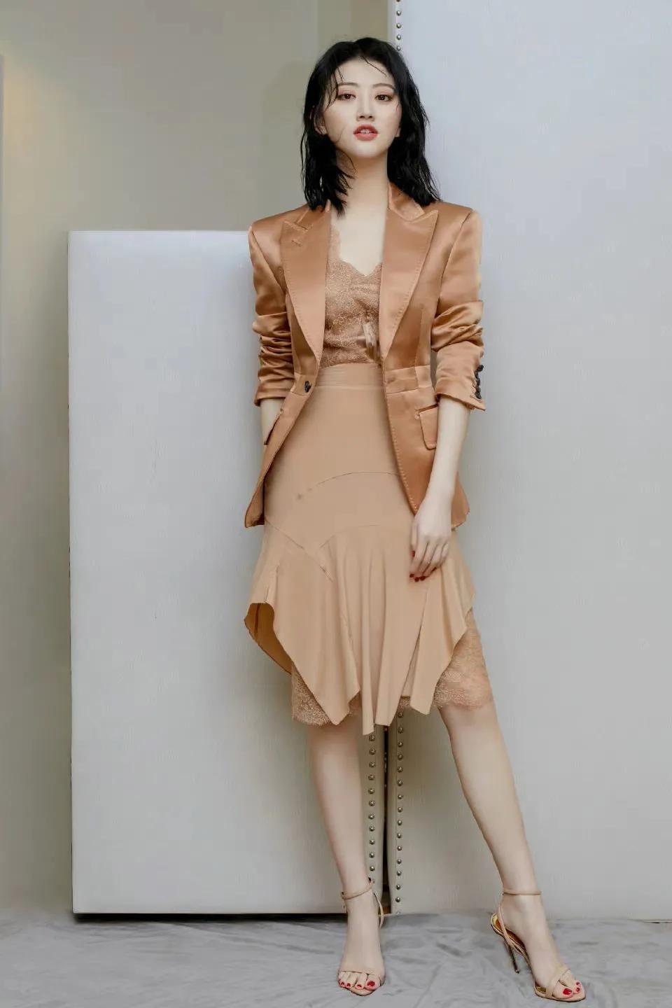 美图分享｜景甜｜蕾丝衫都盖不住的慵懒迷醉