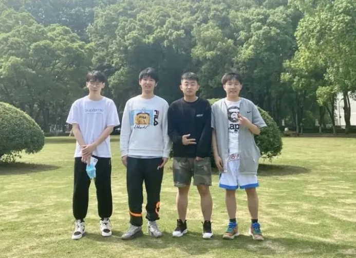 湖北又现4个“超强”学霸寝室：16人进入名校读研，1人签约上市公司！