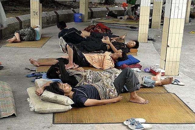 “三和大神”：每天混日结，为了口吃的，有人甚至会卖身份证