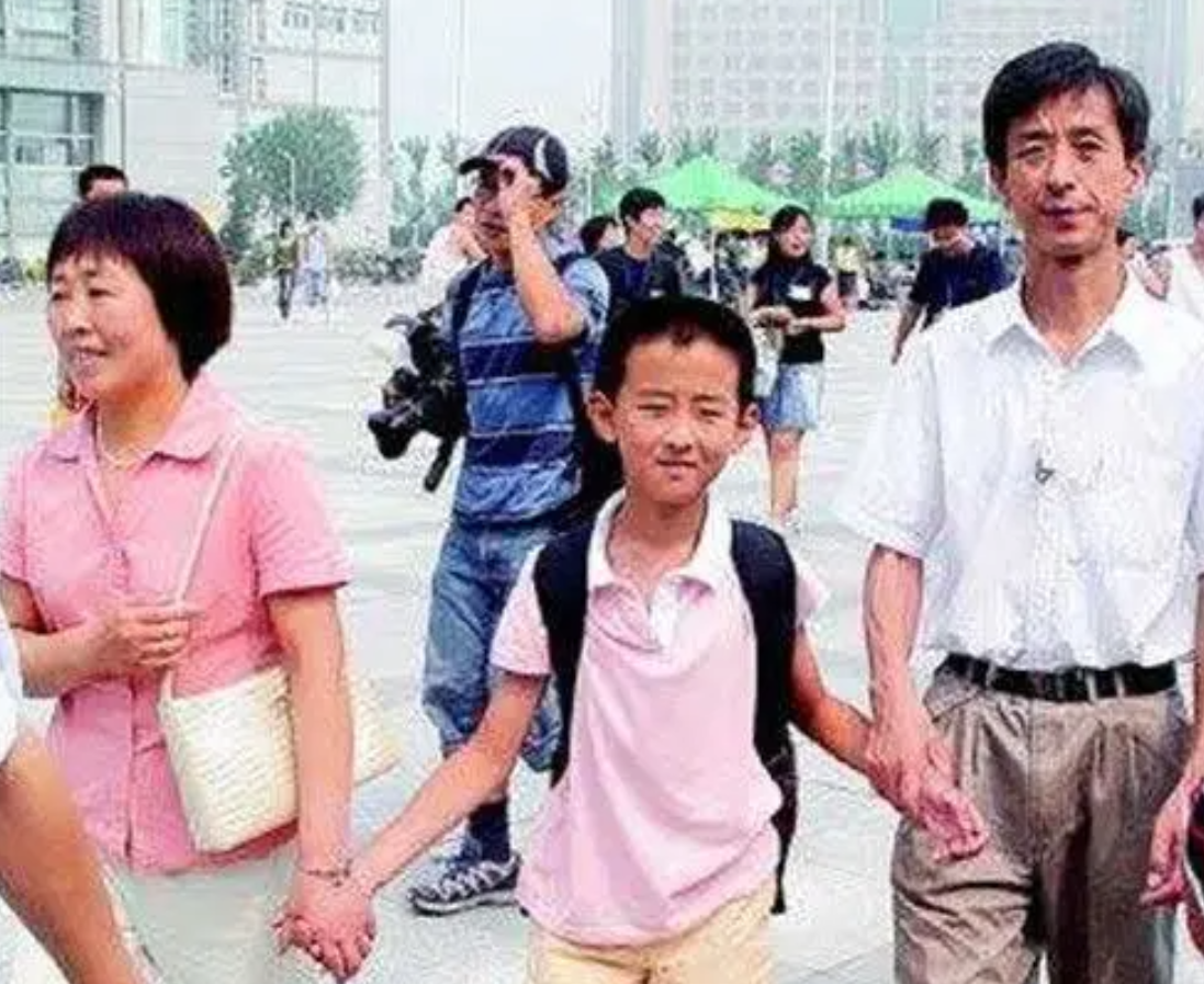 那个10岁参加高考，16岁读博，强迫父母在北京买房的男孩现状如何