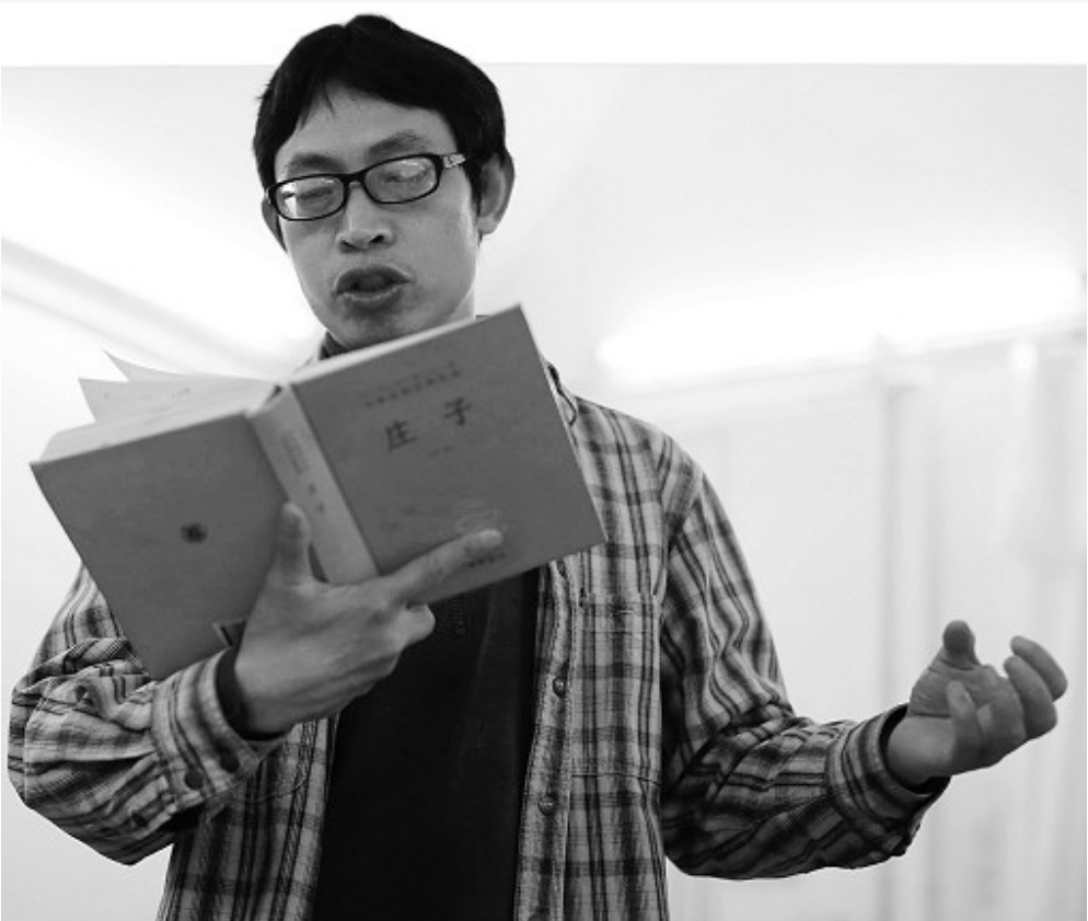 汶川地震中，丢下学生逃跑的北大学子“范跑跑”，13年后怎么样了