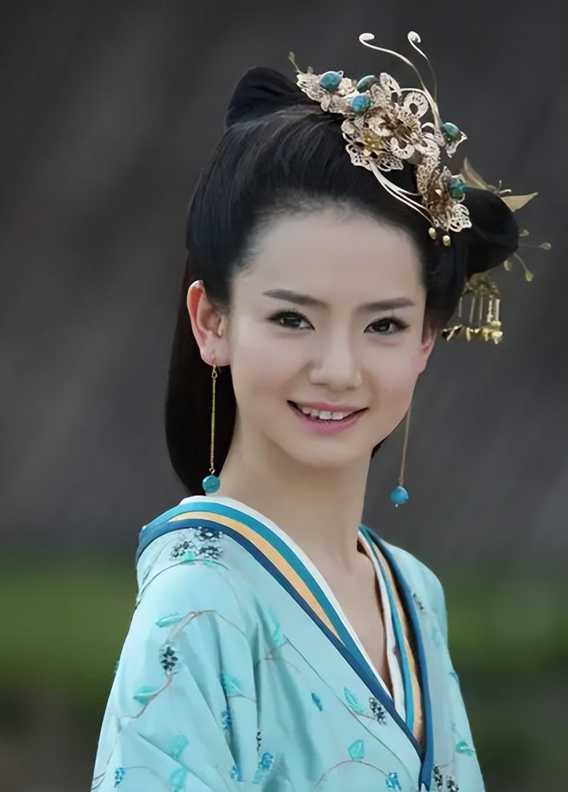 “歪瓜裂枣”别硬演公主，这9位女星告诉你，什么才叫金枝玉叶