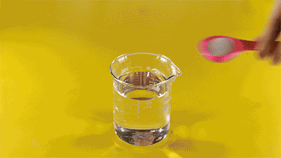 为何一斤盐溶于一斤水，很难得到两斤总重？爱因斯坦：质量即能量