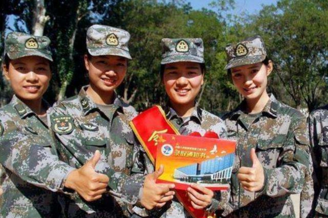 大学生当兵容易录取吗（军校录取分数降低）